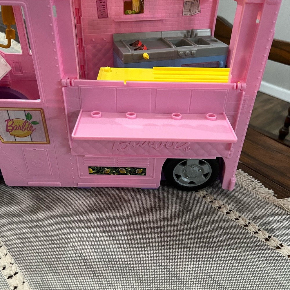 Barbie 2020 Lemonade Truck Playset Kids Toy EUC - Picture 10 of 11